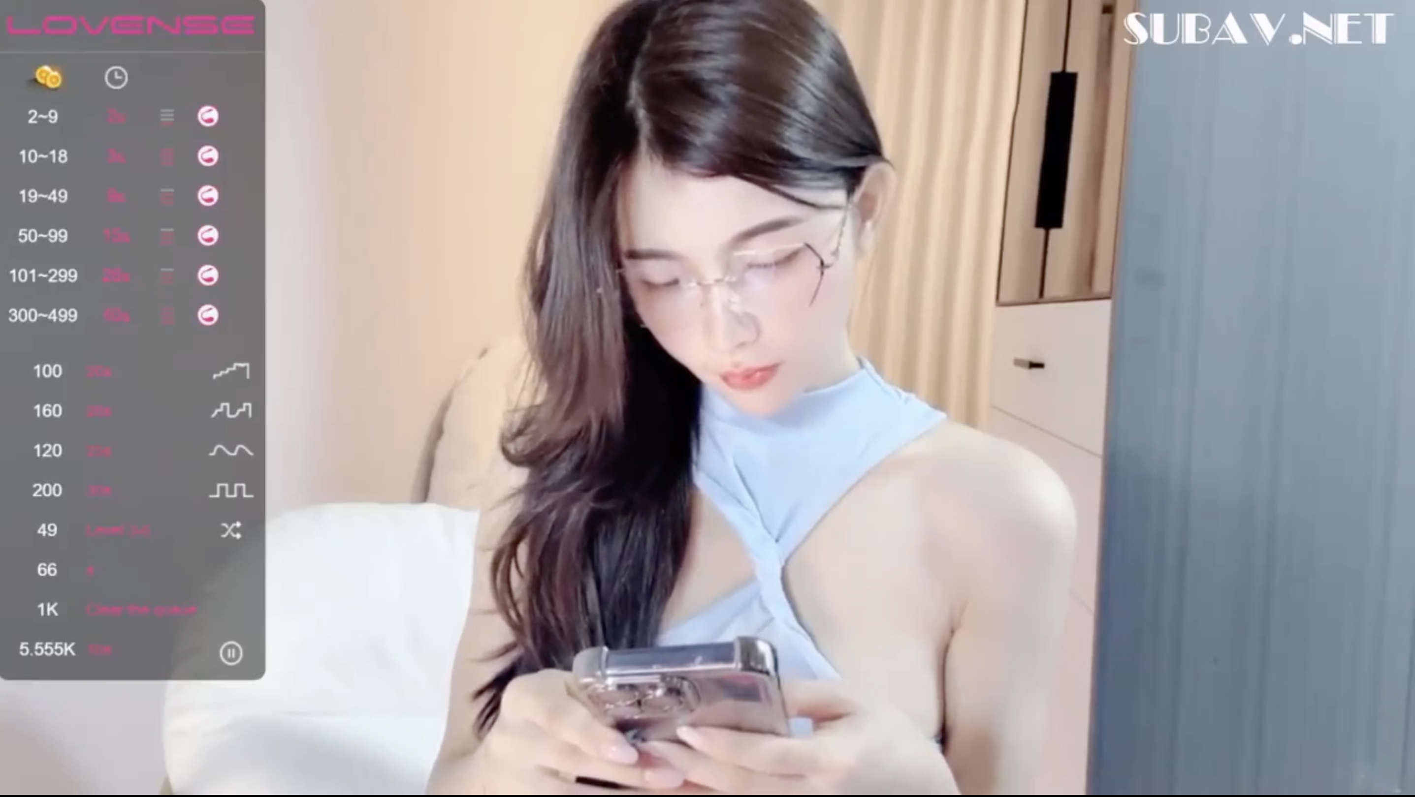 Nữ streamer xinh cute show dáng cực chất